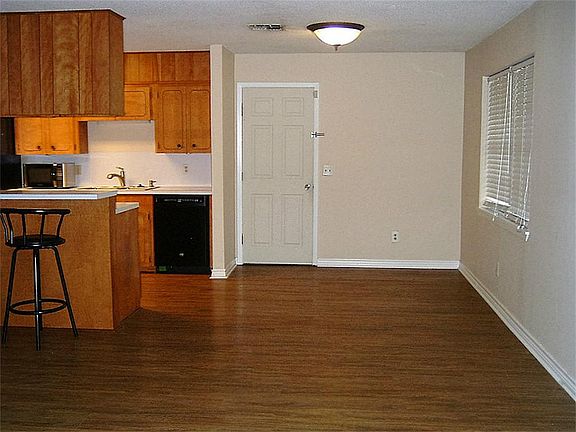 4th image of 905 South St