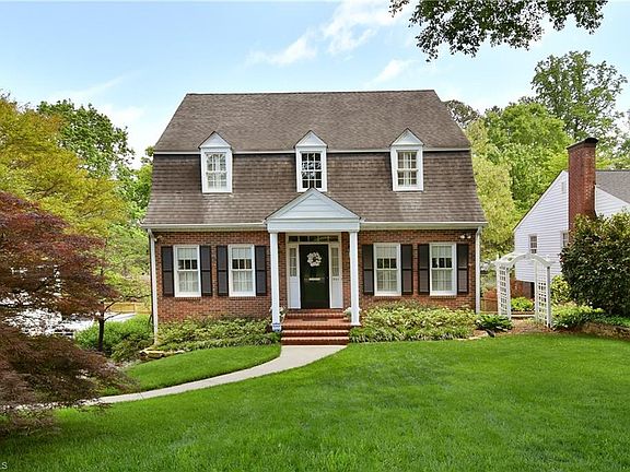 2nd image of 1840 Sussex Ln