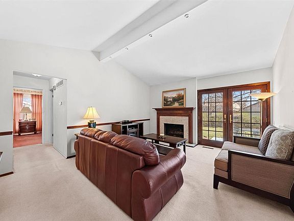 4th image of 322 Sudbury Ln