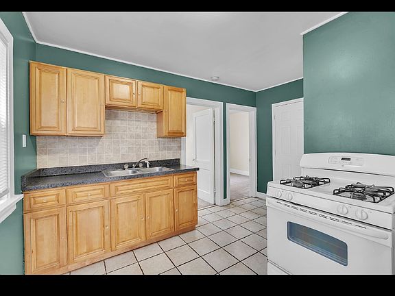 4th image of 497 Hinman Ave #1