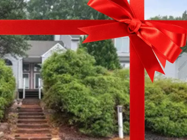 79 Laurelwood Dr, Lake Harmony, PA 18624