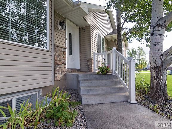 2nd image of 3273 E Skyview Dr