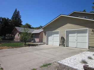 316 SW Bridge St, Grants Pass, OR 97526