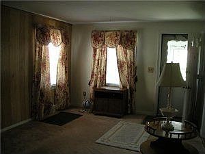 4th image of 226 Wellington Ave