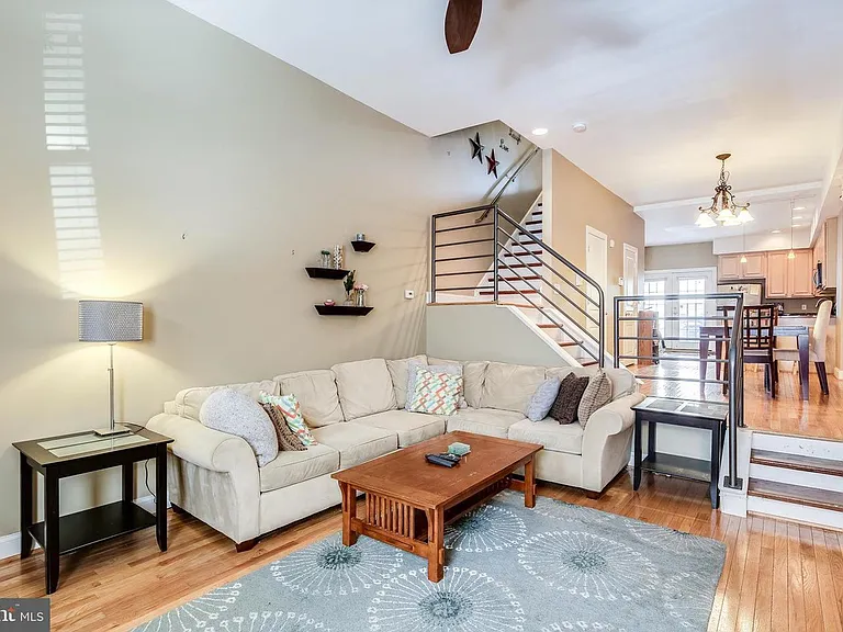 1603 Light St — Photo 2