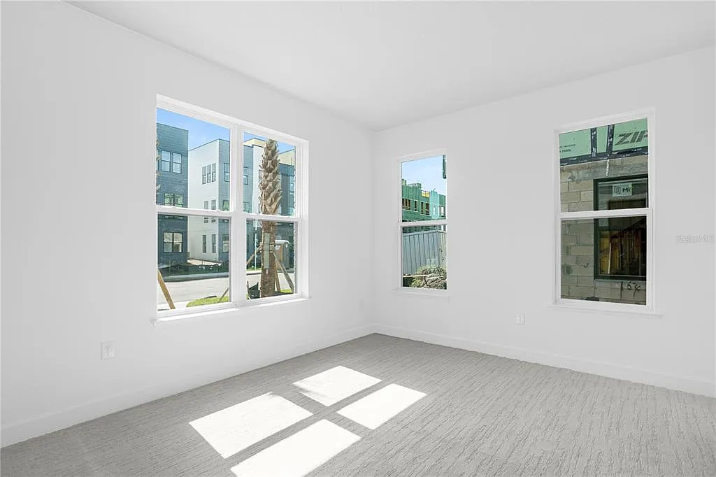 4 bed, 3.5 bath, 2014 sqft, $3,400 — Photo 4