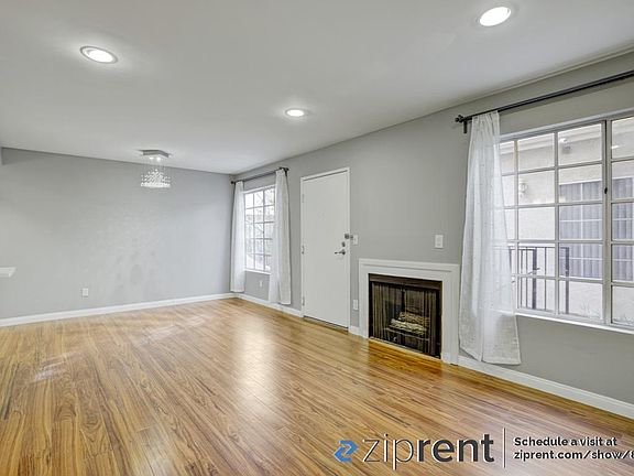 3rd image of 14727 Magnolia Blvd Unit 102