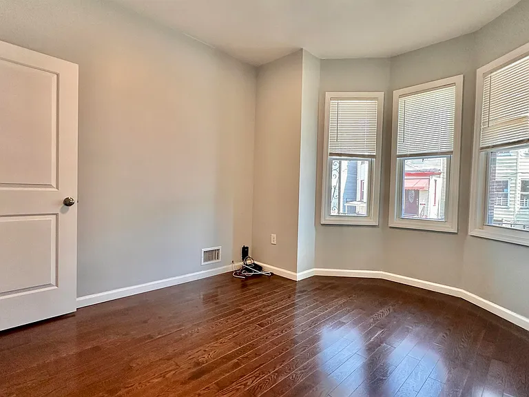 285 Grant Ave #1 — Photo 9