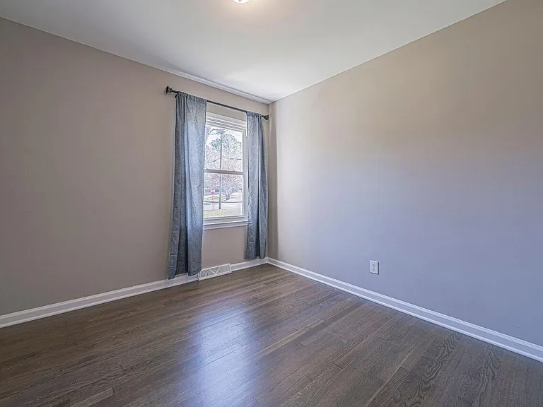 3322 Bell Dr — Photo 23