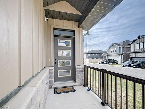 4th image of 32 Faith St #19
