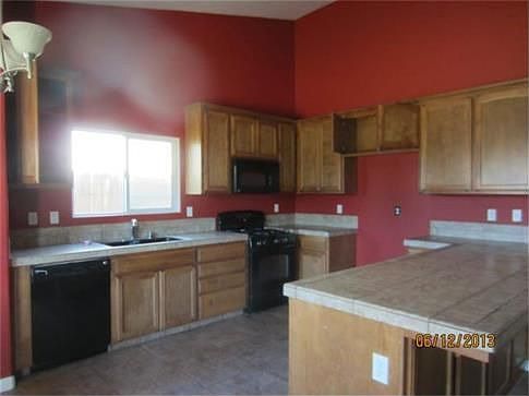 5th image of 404 Grace Ct