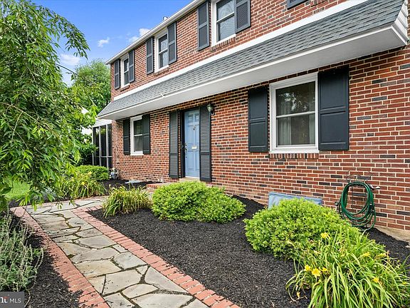 3rd image of 511 Brentwood Dr