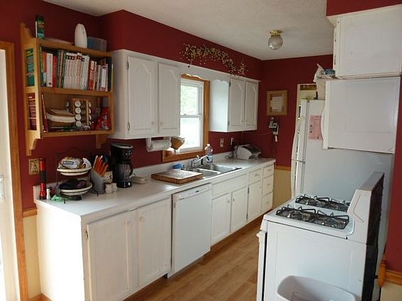 4th image of 904 Imperial Dr