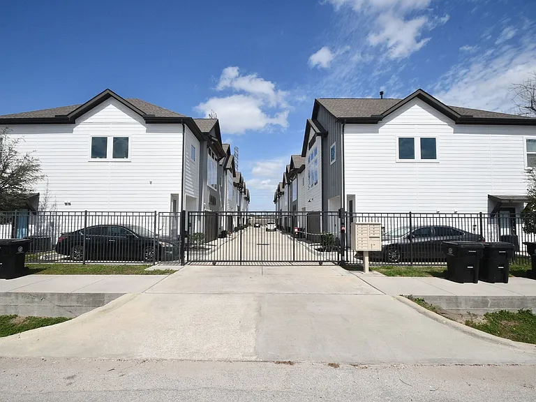 5904 Gardendale Dr #B — Photo 41