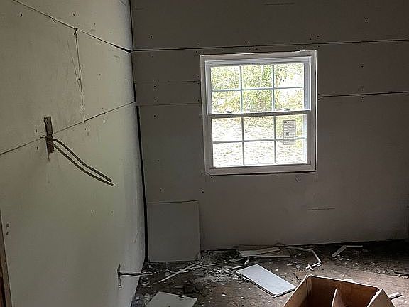 5th image of 16 Gregg St