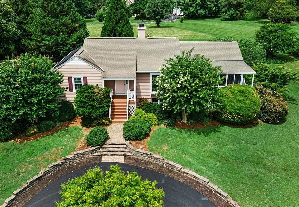 1st image of 313 Bear Castle Dr
