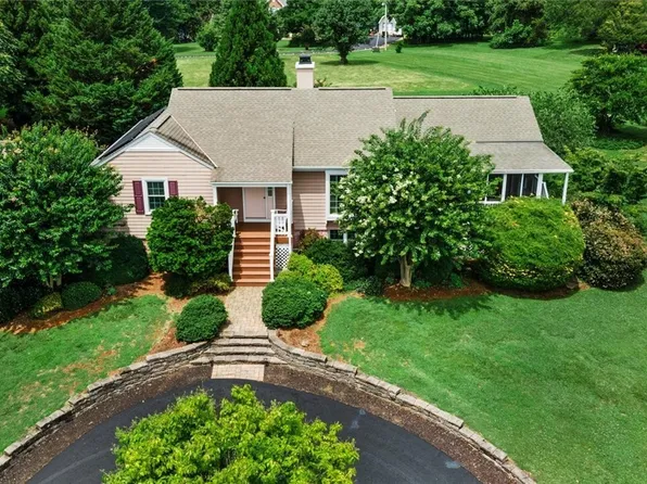 313 Bear Castle Dr, Bumpass, VA 23024