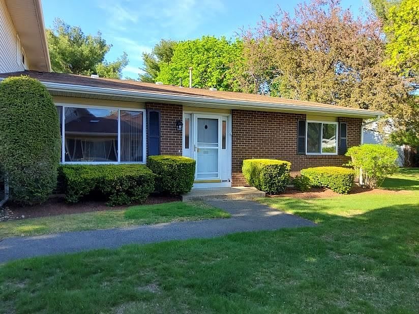1st image of 222 Duxbury Ct
