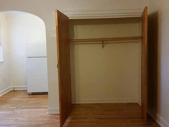 2nd image of 1528 W Pratt Blvd APT 204