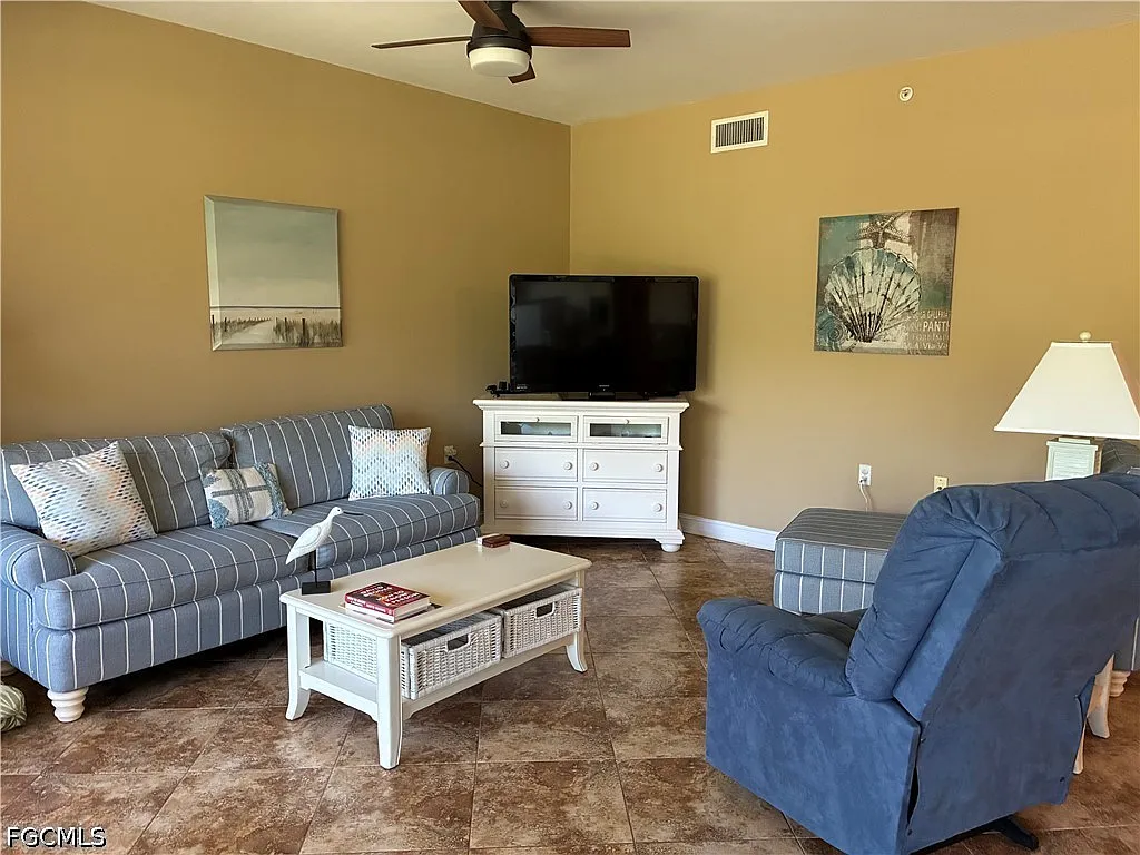 2 bed, 2.0 bath, 1245 sqft, $5,000 — Photo 4