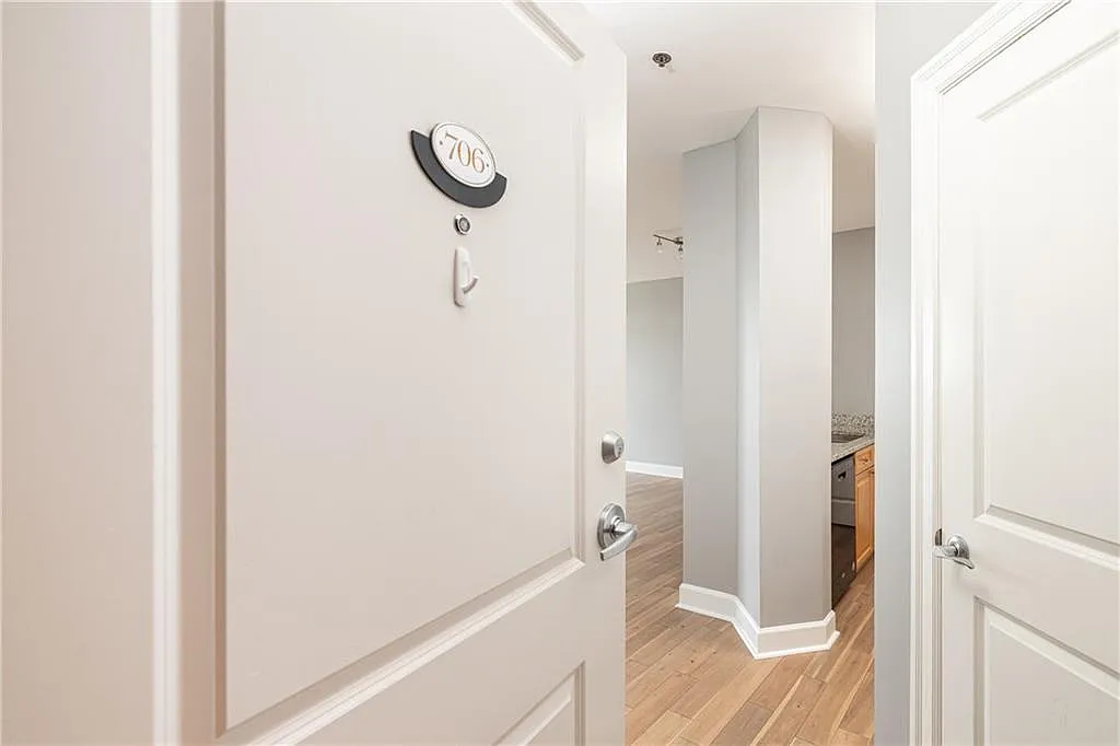 1 bed, 1.0 bath, 874 sqft, $2,000 — Photo 3