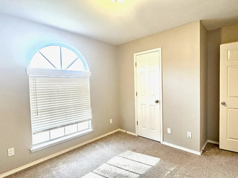 500 Lake Forest Dr — Photo 21