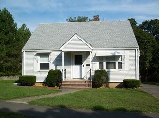 4 Loris Rd, Peabody, MA 01960