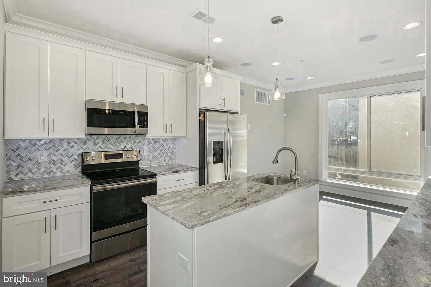 3 bed, 3.0 bath, 1680 sqft, $2,500 — Photo 4