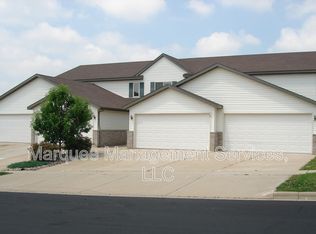 213 Chateau Dr, Cottage Grove, WI 53527