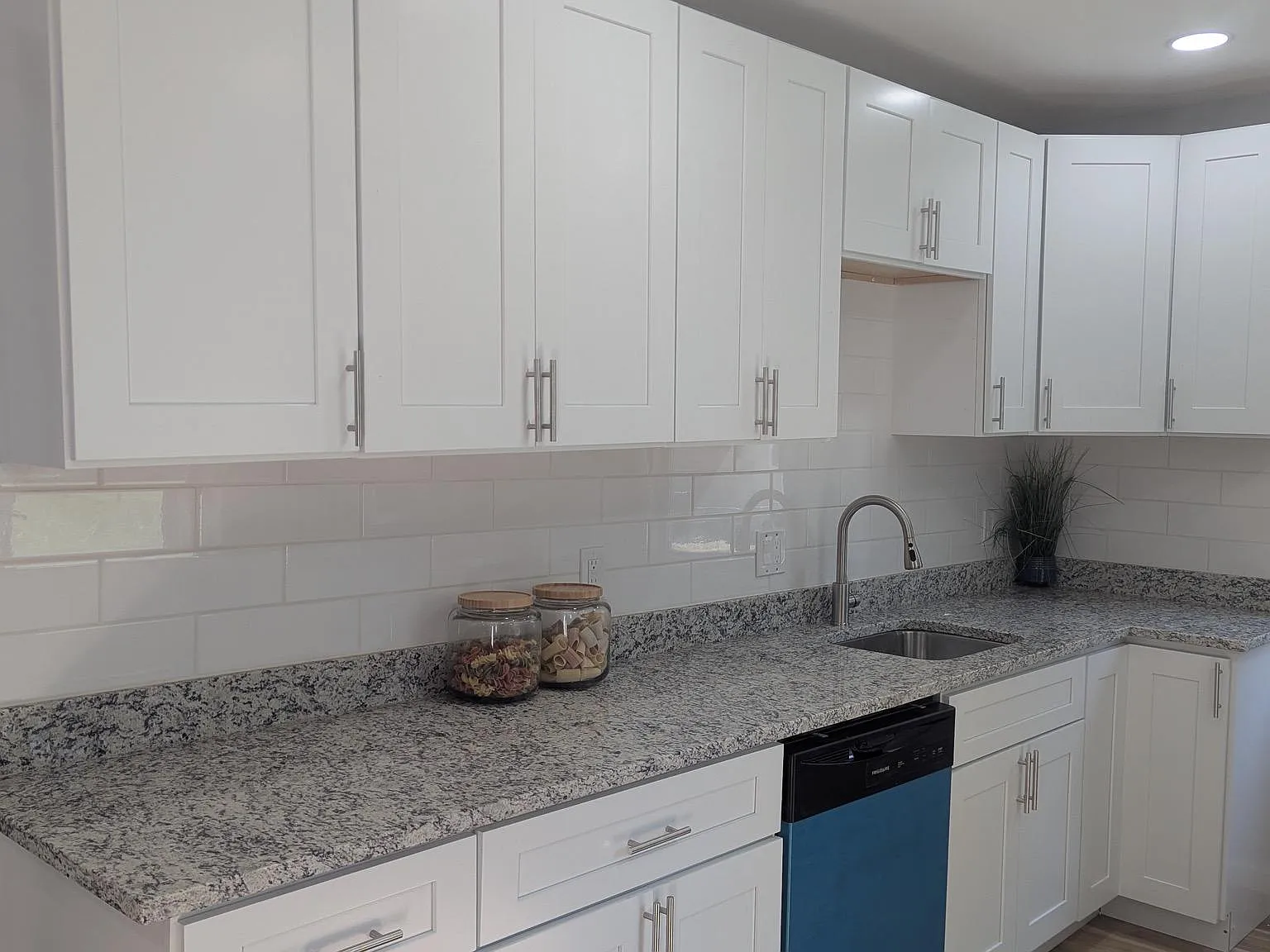 3 bed, 1189 sqft, $2,200 — Photo 4