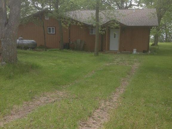 3rd image of 44760 Crimson Dr