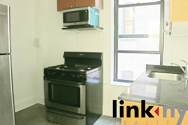 Rented by Link NY Realty | media 6