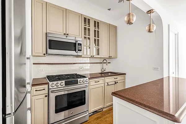 Sold by Sotheby's International Realty | media 2