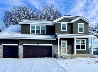 1526 Clover Preserve Way, Chaska, MN 55318