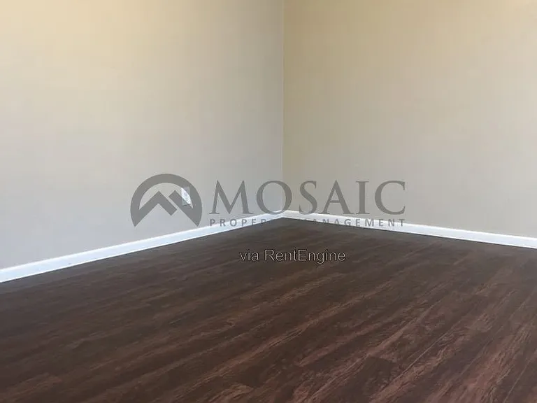 921 W 19th St — Photo 12