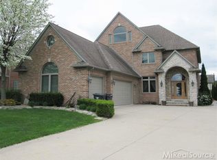 37807 Lakeshore Dr, Harrison Township, MI