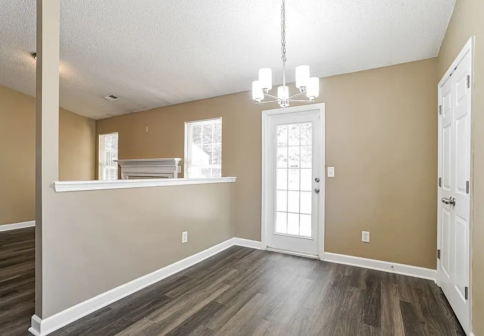 834 Anchor Way NE