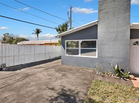 249 SW 12th St, Dania Beach, FL