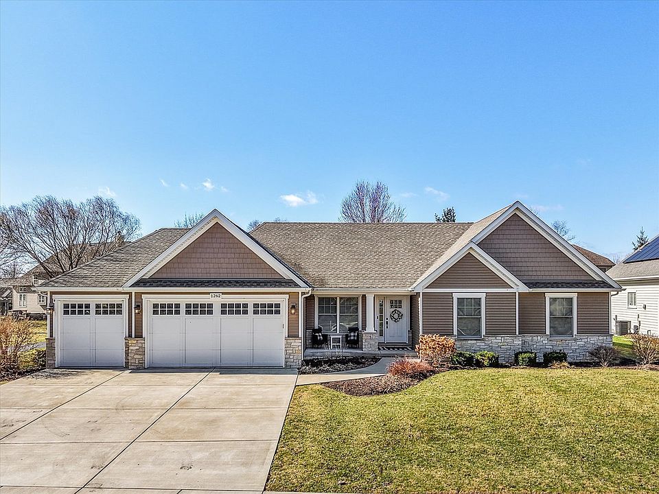 1st image of 1262 Deerpath Dr