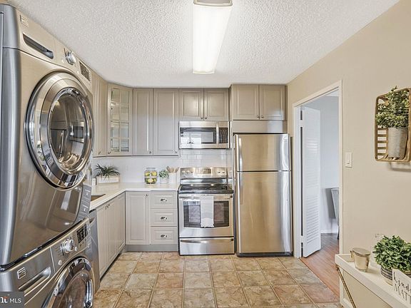 3rd image of 250 S Reynolds St APT 511