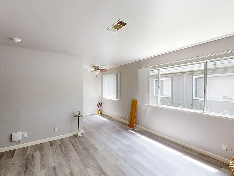 Bay Terrace — Photo 41