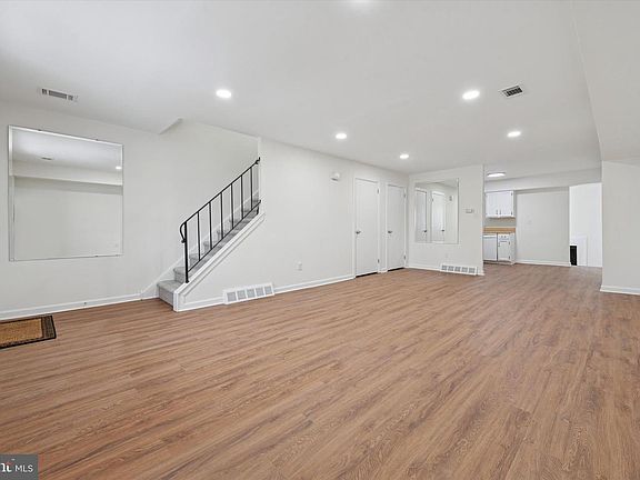 3rd image of 21 Markel Rd