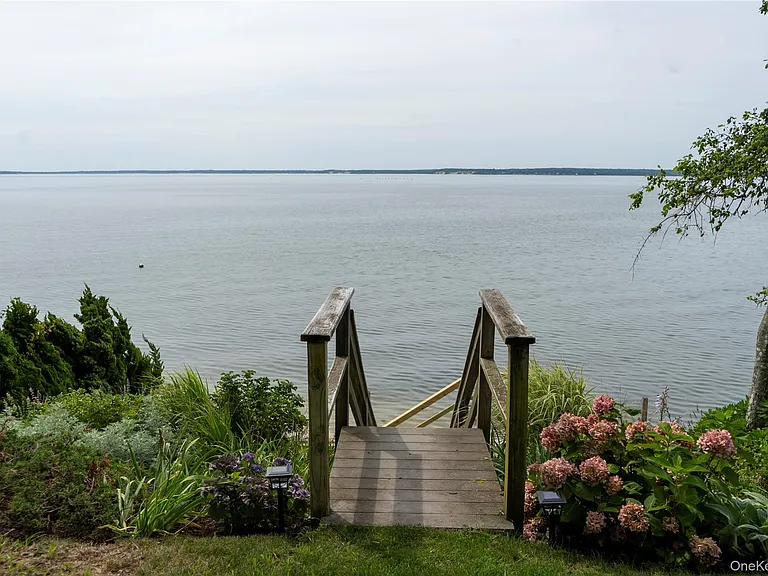 1429 Peconic Bay Blvd — Photo 26