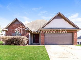513 Camden Cove Cir, Calera, AL 35040