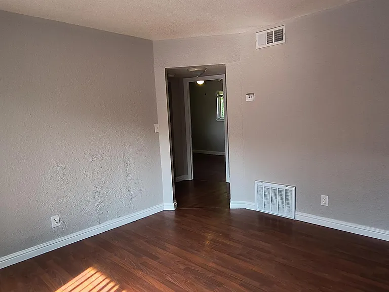 1527 N 55th Dr — Photo 27