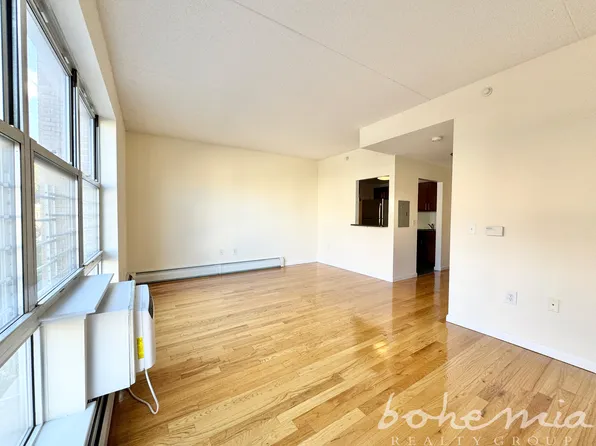 4469 Broadway image 3 of 12