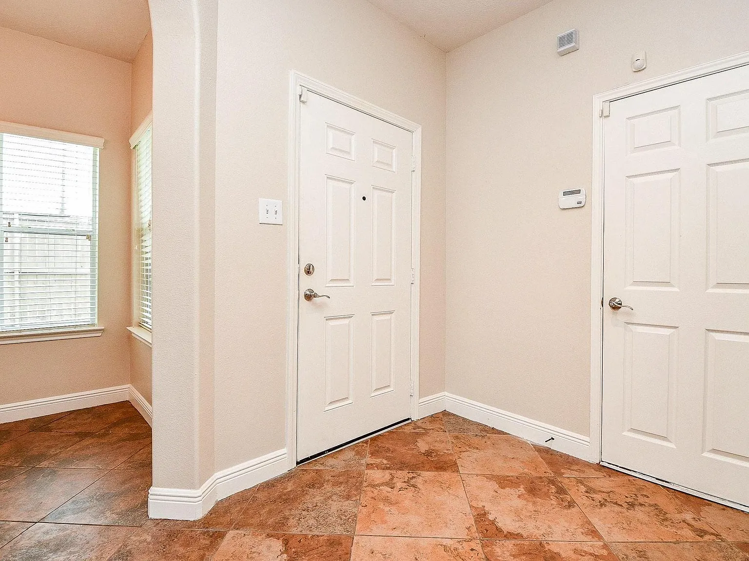 3 bed, 2.5 bath, 1692 sqft, $1,950 — Photo 4