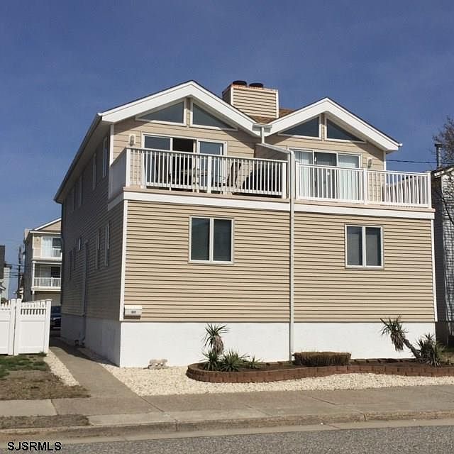 1st image of 322 Simpson Ave #322