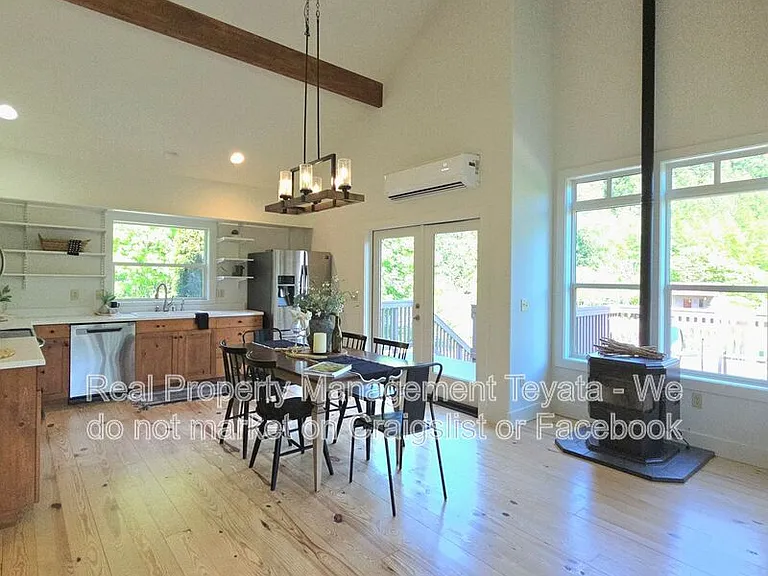 5560 Hillard Rd — Photo 15