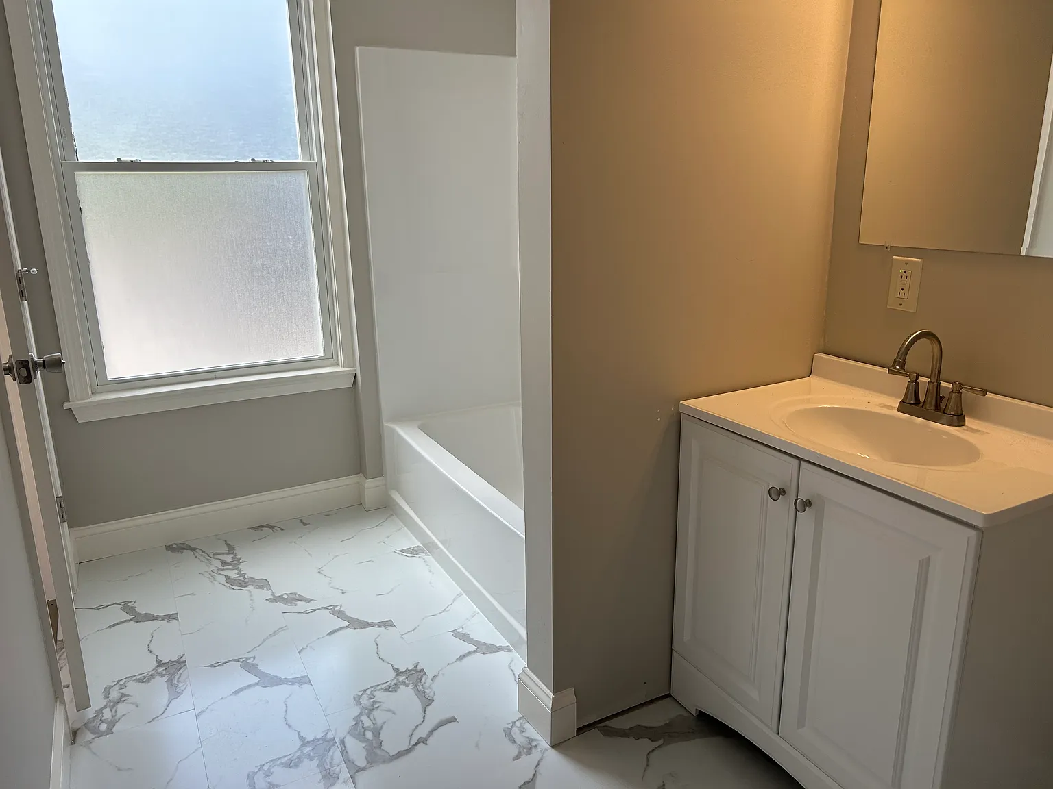 1 bed, 500 sqft, $1,200 — Photo 3